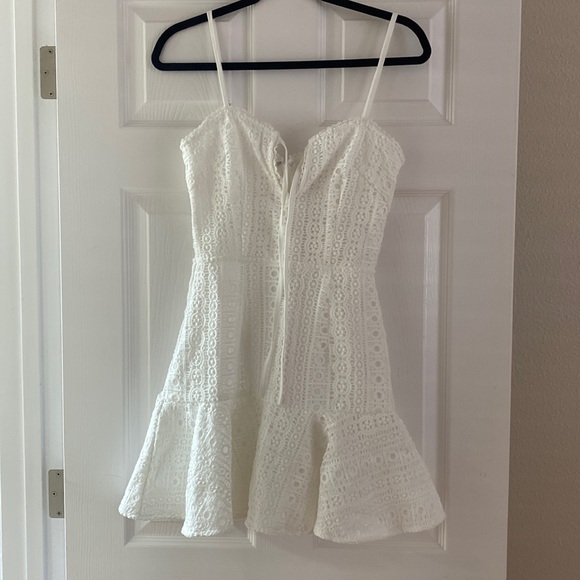 Superdown White Lace Dress. NEVER WORN W/ TAGS. - Picture 1 of 2